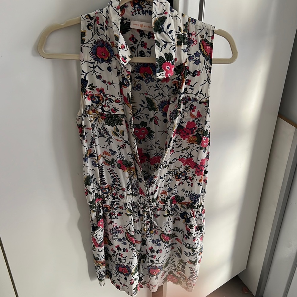 Tory Burch floral short jump suit with collar and draw string gold detail.